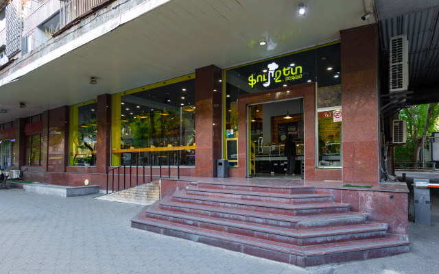 2-K, Ulitsa Amiryana, Am104 Flat