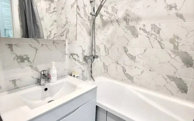 21 V Zhk Raz Dva Tri Flat