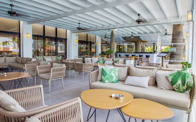 Cavo Maris Beach Hotel