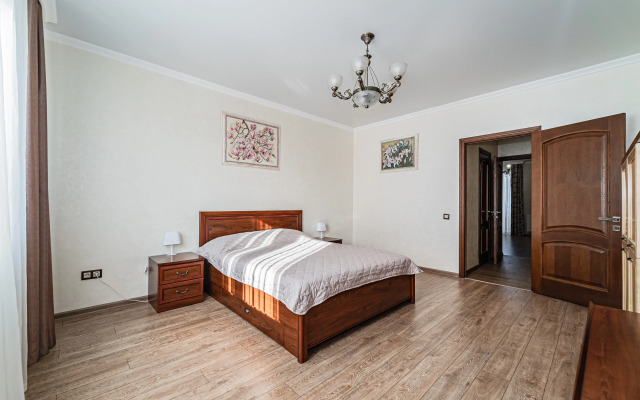 2-Kh Komnatnaya Na Kashtanovoy Allee Flat