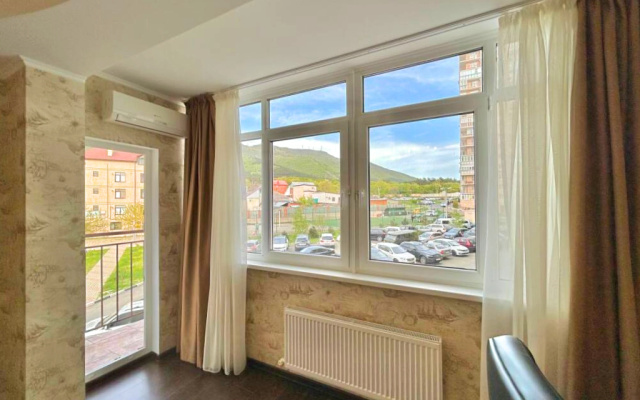 Ulucsennye trehkomnatnye apartamenty s terrasoj