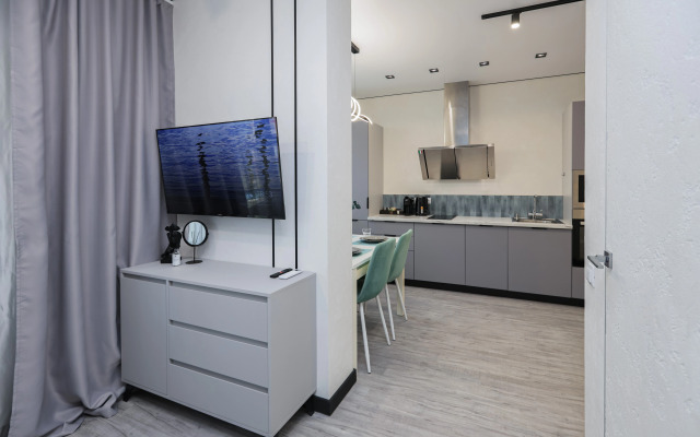 S Dizaynerskim Remontom V Tsentre Goroda Flat