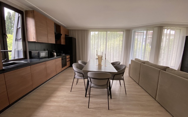 V tsentre Sukhuma U Morya Apartments