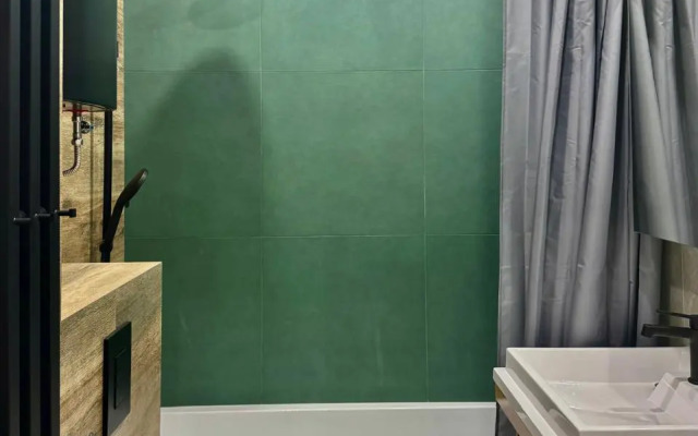 Uyutnaya studiya na beregu reki Kuznechikha Flat