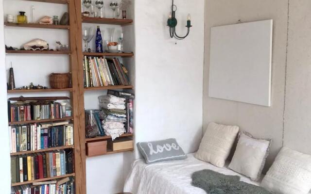 Апартаменты возле пляжа с красивым садом