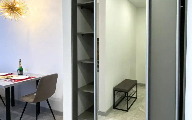 vidovye s krovat'yu i bol'shim balkonom, 17 etazh Apartments