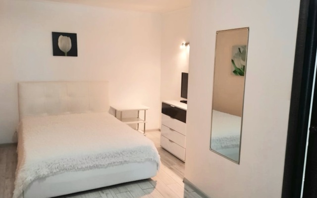 Апартаменты Отличная 2к Студия в Самом Центре