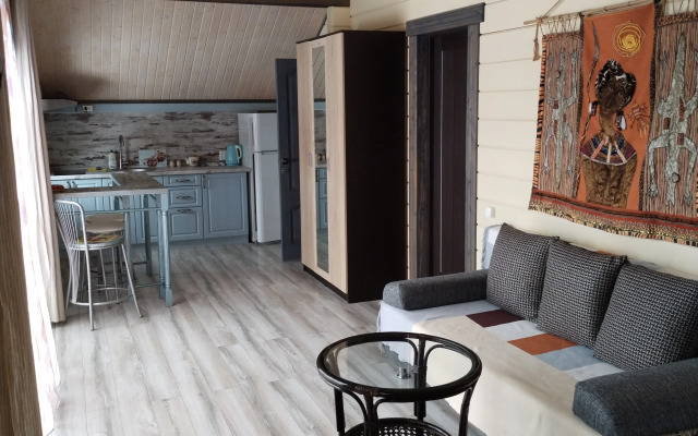 S Dvumya Apartamentami Chalet