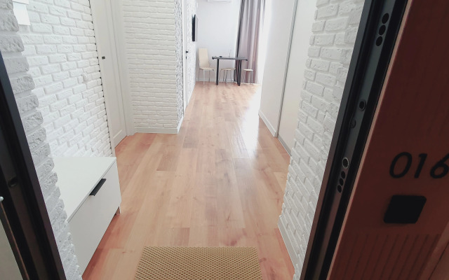 Uyutnaya Dizaynerskaya Kvartira V Novom Dome Flat
