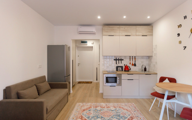 S Balkonom Flat