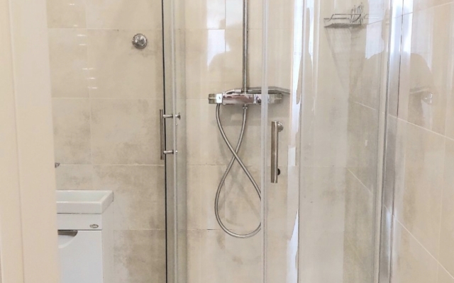 Апартаменты в центре с тремя спальнями на Червякова 55 рядом с парком Победы