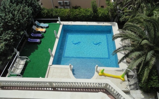 Petrovac with pool 6 bedrooms Vila