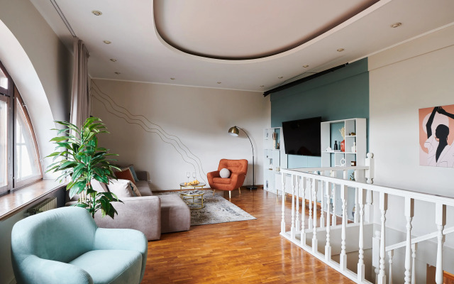 Квартира GM Apartments Двухуровневая с мансардой у Патриарших Прудов