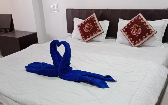 Aaradhya Hotel