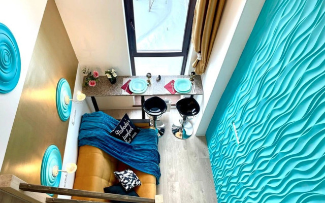 Квартира Двухуровневая студия с панорамным остеклением