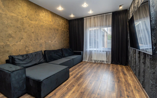 Частный дом с беседкой баней и чаном