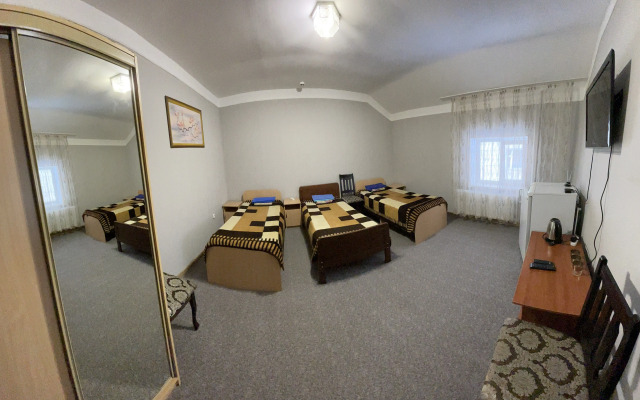Adamas Hotel