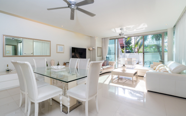 Beachfront luxury villa in Rawai Villa