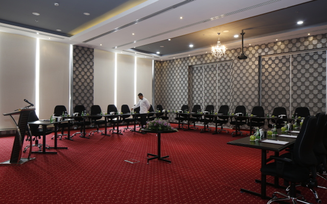 Warwick Al Jubail Hotel