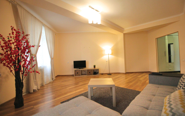 2-Komn Kvartira 90 M2 Na Bulgakova by Sutki26 Apartments