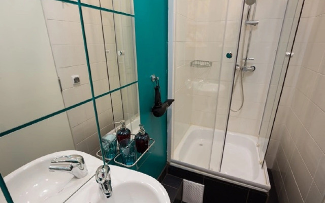 Gostevaya Alesya Na Malyisheva 4B Flat