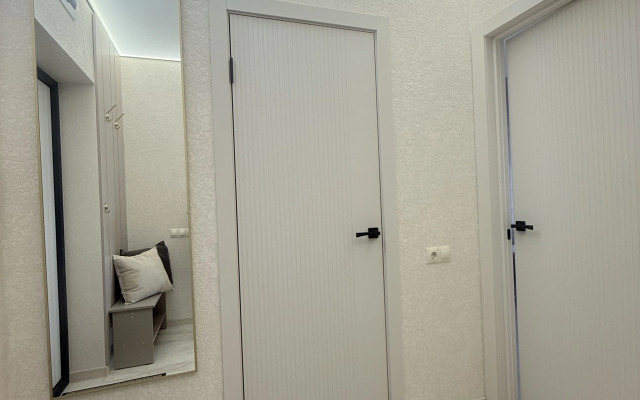 Dizaynerskaya S Vidom Na Reku Flat