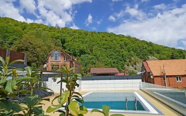 Квартира Уютная студия с бассейном на территории