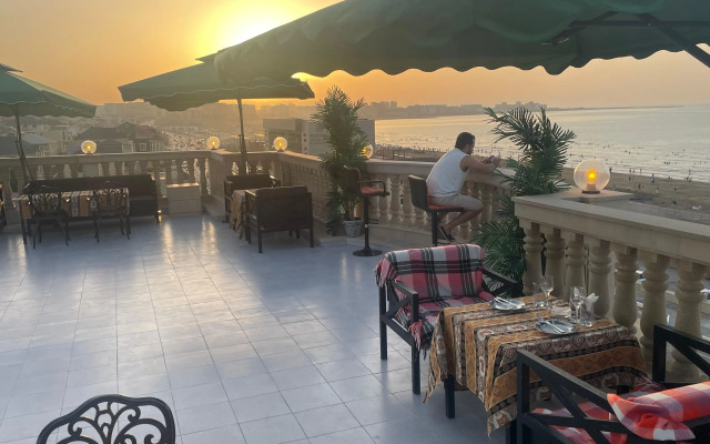 NovART Gallery&Sea Hotel