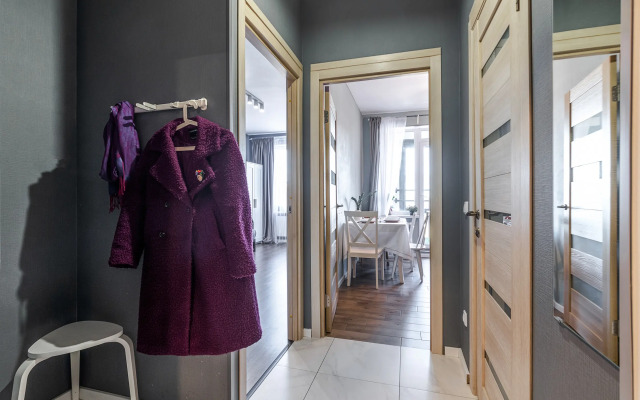 S balkonom i krasivym vidom u metro Apartments
