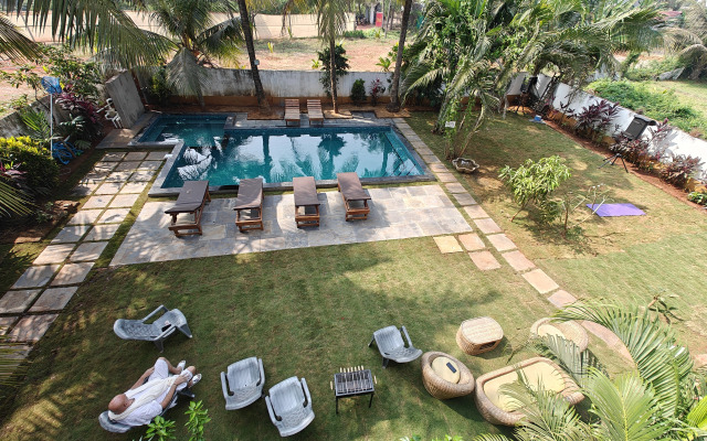 SOLS Backyard Bungalow