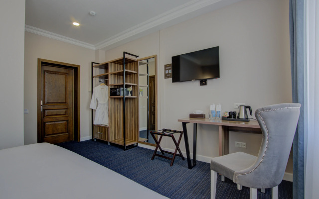 Resident Hotel