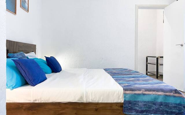 Happiness Live in the center of Sevastopol Apartment
