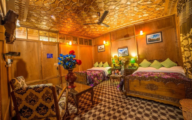 Отель Swan Group Of Houseboats