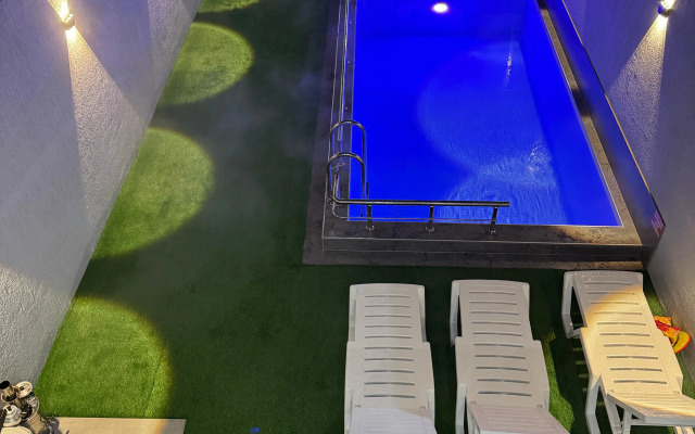 Гостевой дом Дом с бассейном на берегу