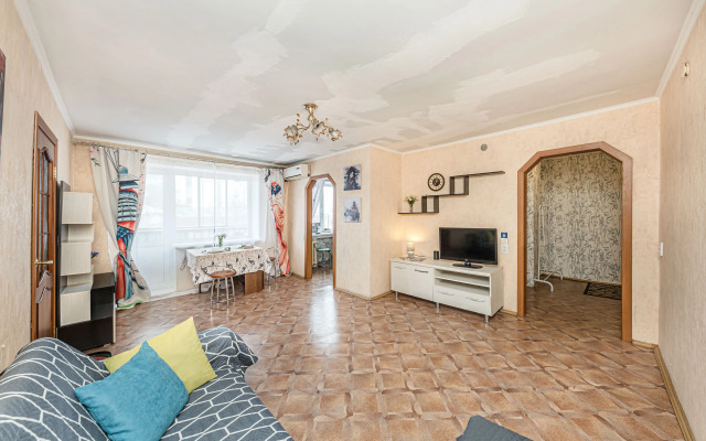 Redisson Blyu Zhdyot Svoikh Gostey Flat