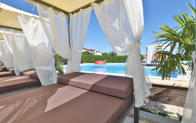 Отель Alexander Resort