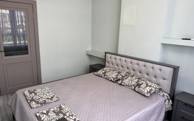 422 2K 7 Min Do Morya Flat