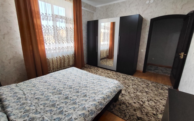 Prostornye Dvukhkomnatnye V Tsentre Bishkeka Apartments