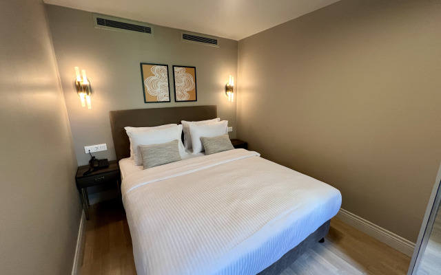 Weingart Suites Hotel