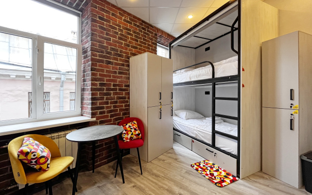 V Tsentre Hostel