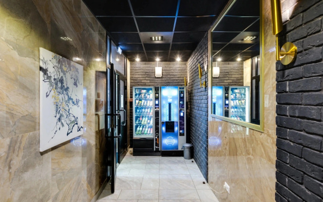 Komfortabelnie U Metro Okruzhnaya Apartments