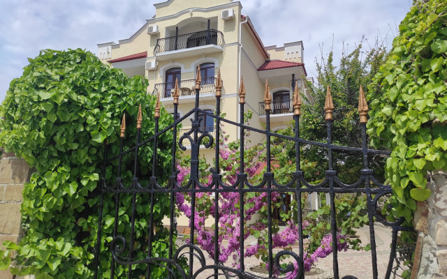 Primorskiy Dvorik Hotel