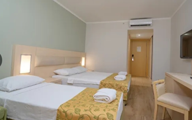 White Lilyum Hotel