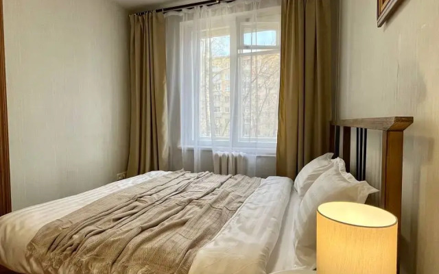 Uyutnaya 3-X Komnatnaya U Metro Akademicheskaya Flat