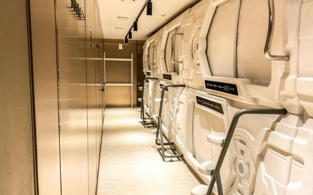 Makura Capsule Hotel