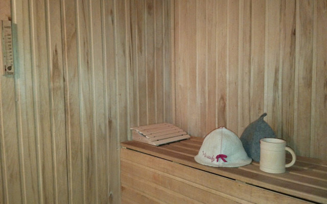 S Saunoj Vishnyovyij Sad Guest House