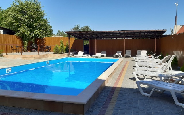 Отель Три Сосны