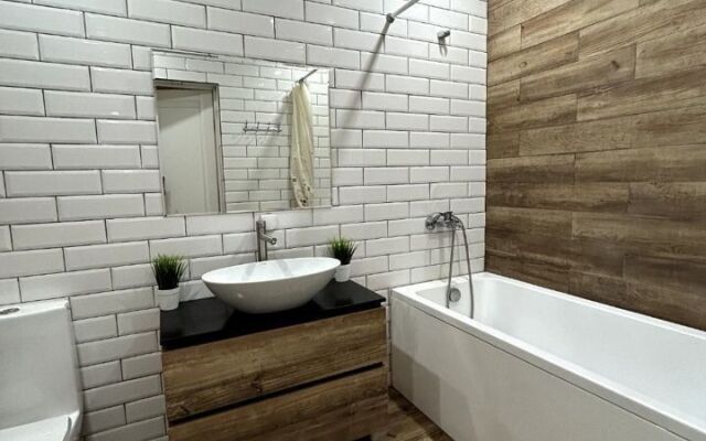 Na Ulitse Latysheva 3l Flat