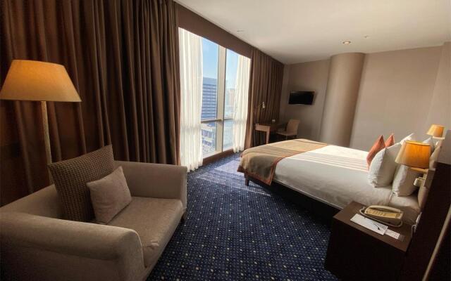 Parkside Hotel & Apartments