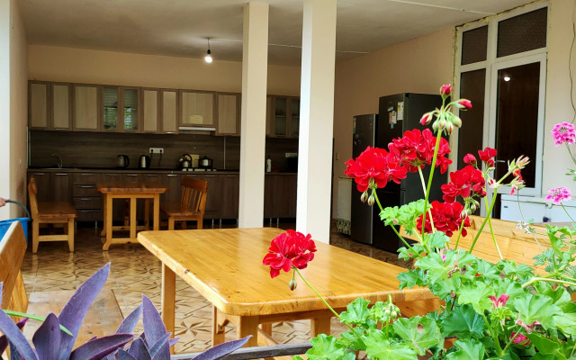 Roksana Guest House